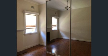 Large Family Home - Photo 5