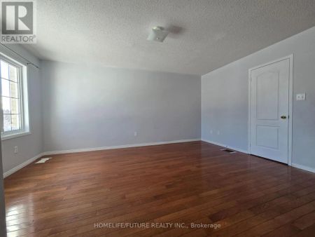 137 HARTFORD CRESCENT - Photo 3