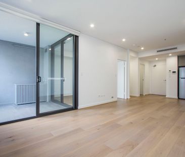 Fifth Floor Apartment in the Heart of Wolli Creek Village - Photo 1