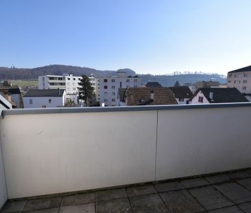 Appartement mansardé confortable de 3,5 pièces avec balcon - Photo 1