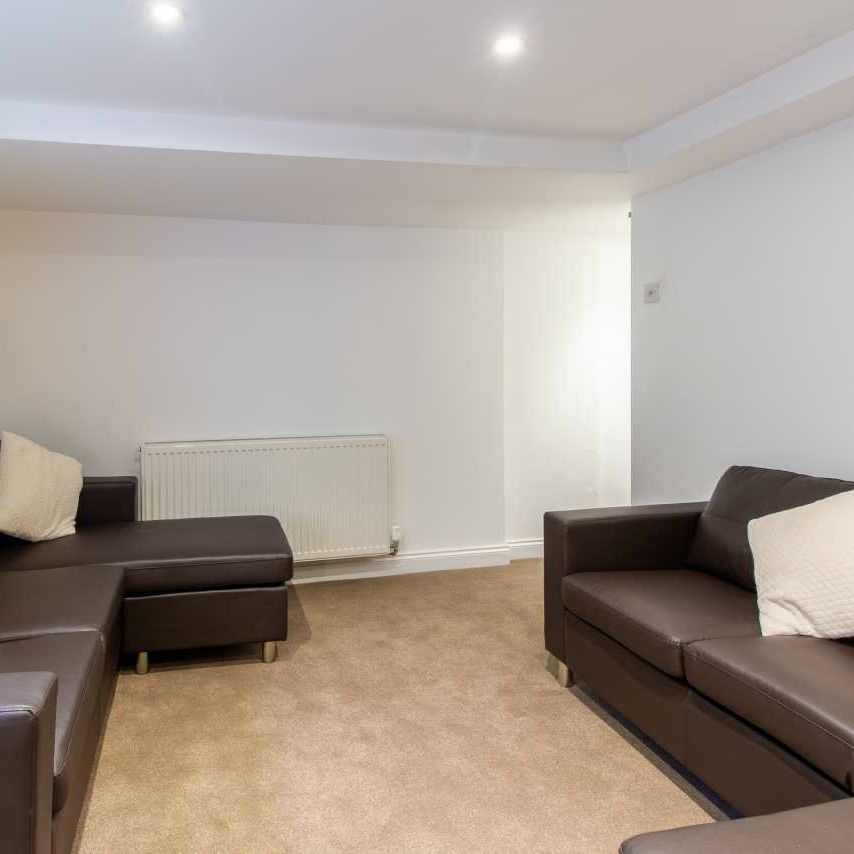 Room 1 - Photo 1