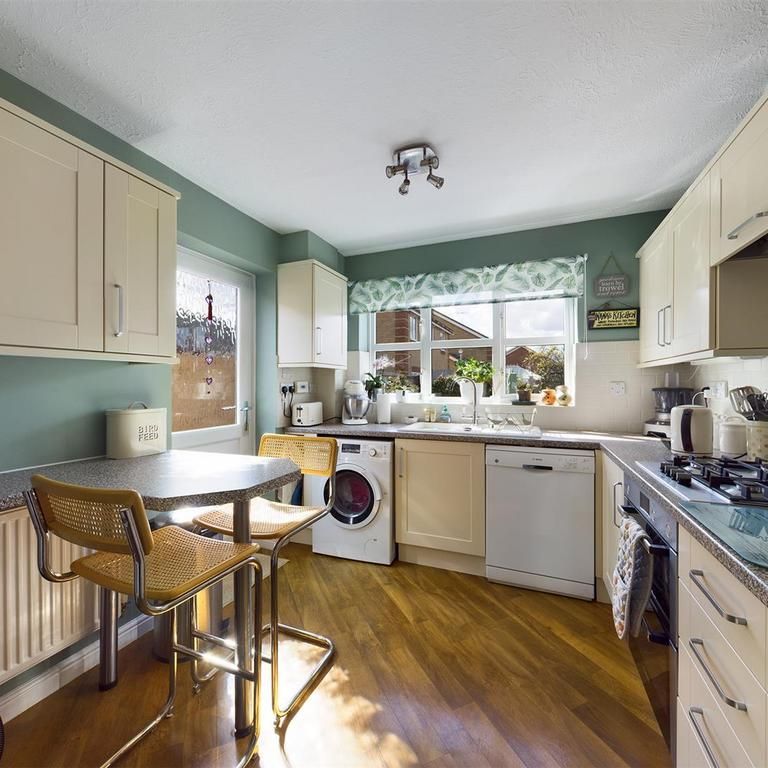 3 bedroom detached house to rent - Photo 1