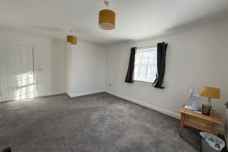 Pluto Way, AYLESBURY - Photo 3