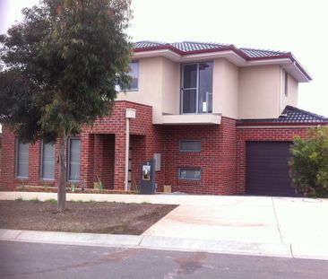 Spacious Townhouse In Ashfield Estate - Photo 2
