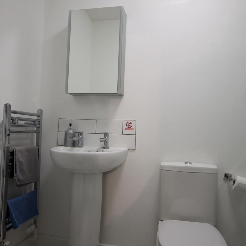 1 bedroom studio to rent Market Hill, Buckingham, Buckinghamshire, MK18 - Photo 1
