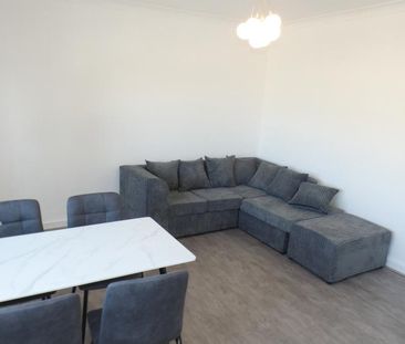 3 bedroom flat to rent - Photo 5