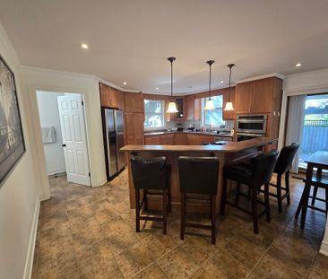 **2 BEDROOM MAIN UNIT STEPS FROM LAKE ONTARIO** - Photo 6