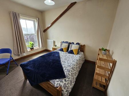 9 bedroom detached house to rent - Photo 2