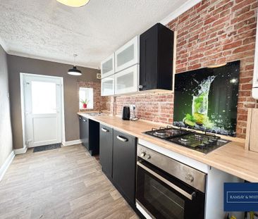 2 bedroom terraced house to rent - Photo 4