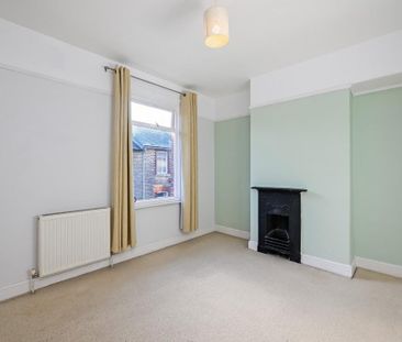 2 bedroom terraced house to rent - Photo 4