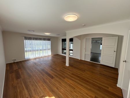 Coastal 4 Bed - 2 Bath, Outdoor Entertaining, Ducted Air - Photo 4