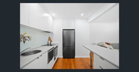 Light-Filled Living in a Quiet Golf-Course Pocket - Photo 5