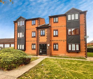 Chafford Hundred, Grays, RM16 - Photo 3