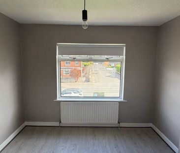 Partly furnished 3 bedroom Semi-detached - Photo 3