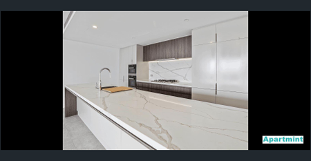 Rarely Available - Premium 3-Bedroom Apartment with Spectacular Racecourse Views - Photo 2