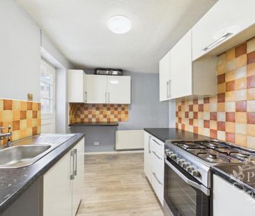 2 bedroom semi-detached house to rent - Photo 4