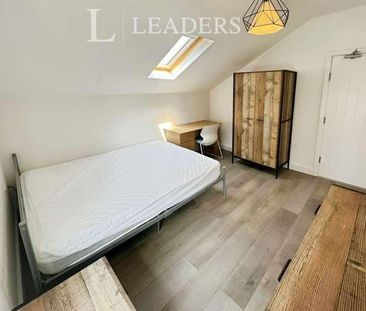 Laburnum Grove, Beeston, Nottingham, Nottinghamshire, NG9 - Photo 1