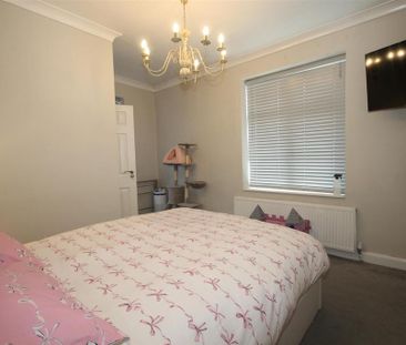 3 bedroom end of terrace house to rent - Photo 4