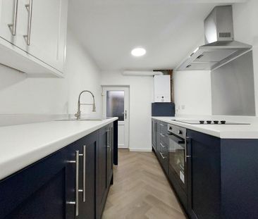 2 bedroom end of terrace house to rent - Photo 6