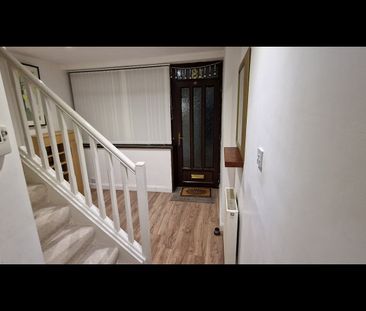 3 Bed Terraced House, Stockethill Square, AB16 - Photo 2