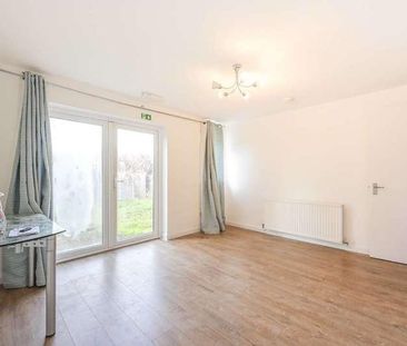 Jade Close, Beckton, E16 - Photo 2