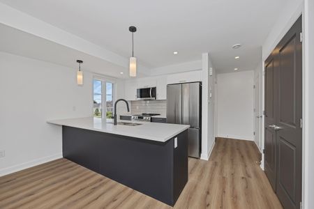 For Lease - 102 Casita Private, Orleans - Convent Glen and Area, Ontario - Photo 4