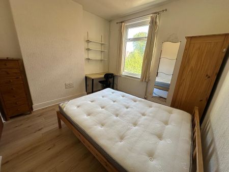 4 bedroom terraced house to rent - Photo 3