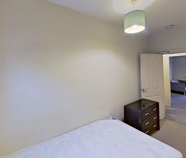 3 bedroom apartment to rent - Photo 4