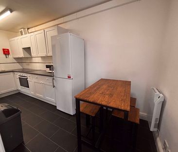 Ivy Lane, Canterbury - Photo 1