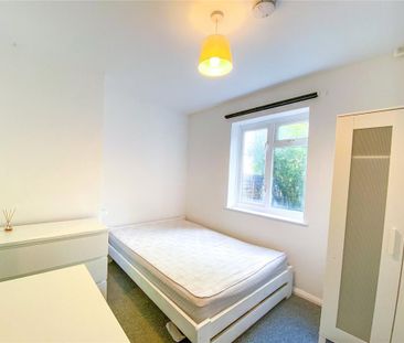 5 bedroom semi-detached house to rent - Photo 4