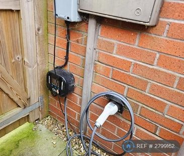 2 bedroom end of terrace house to rent - Photo 3