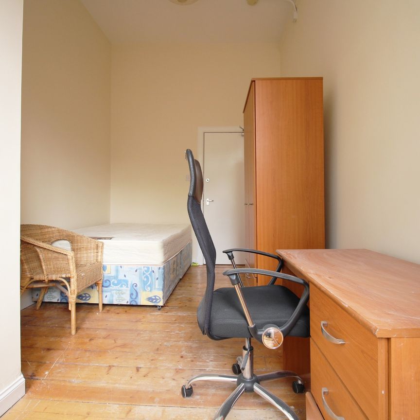 Hillhead Street, Hillhead, Glasgow - Photo 1