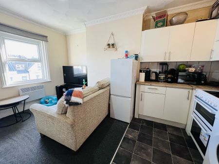 Pevensey Road, Eastbourne - Photo 3