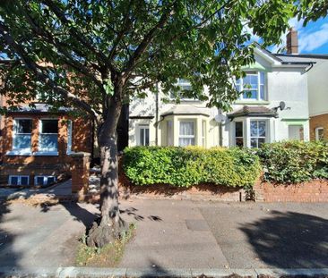 3 bedroom flat to rent - Photo 4