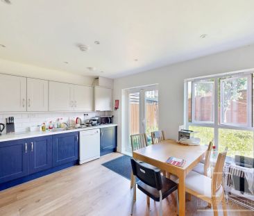Victoria Mews, Crawley, RH11 - Photo 4