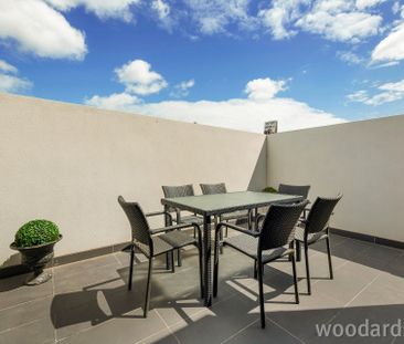 Ground floor 2 bedroom apartment - Photo 3