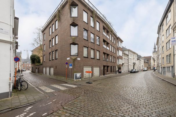 Instapklaar hoekappartement met 3 slpkr + autostpl – centrum Lier - Photo 1