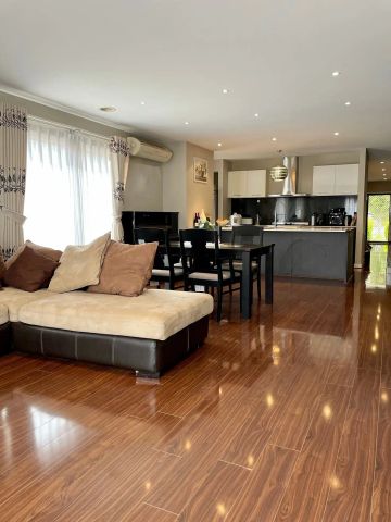 “A Hop & A Skip Away From Tarneit Shopping Centre!” - Photo 5