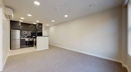 Vibrant city living! - Photo 2