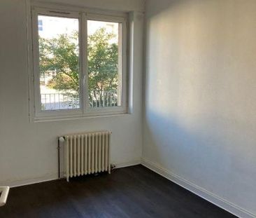 A LOUER Proche commerces, stade et piscine Appartement situé au rez... - Photo 1