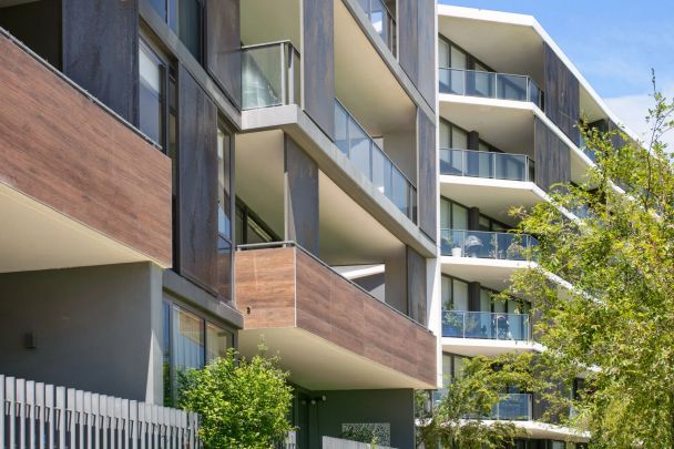 Luxury Apartment in the Heart of Claremont - Unfurnished - Photo 1