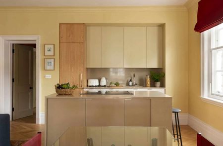 A lateral, two bedroom apartment in central Marylebone offering hotel-style services. - Photo 3