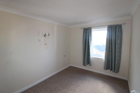 1 bedroom retirement property to rent - Photo 5