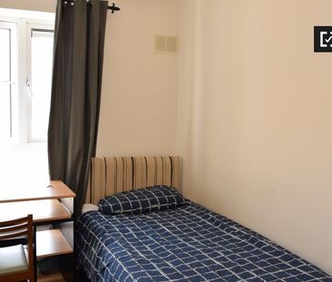 Sunny room in 4-bedroom flatshare in Stoneybatter, Dublin - Photo 4