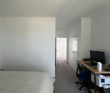 Modern 3-Bedroom Home with 2 Bathrooms in Hobsonville - Photo 4