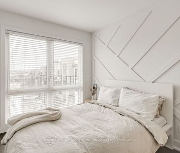 For Lease - 3074 Cascade Common, Oakville, Ontario - Photo 5