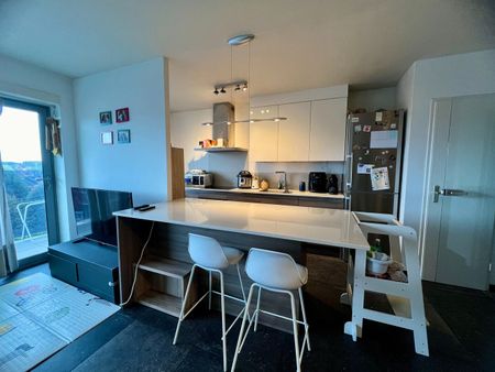 Volledig gerenoveerd tweeslaapkamer appartement te huur - Foto 2