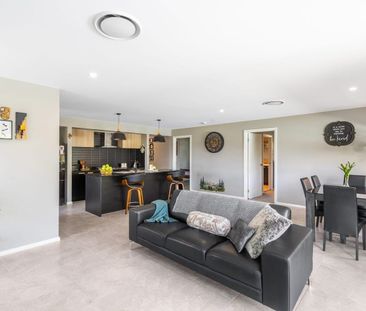 Modern Family Living in Sought-After Heritage Parc - Swim Spa, Duct... - Photo 2