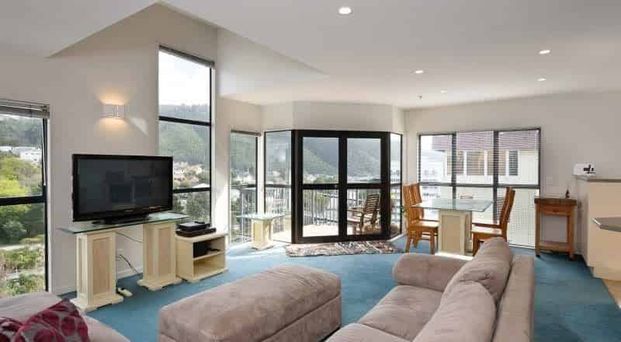 Available now 2BR Penthouse Central Welly Apt! - Photo 1