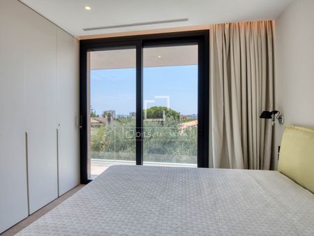 Spectacular modern villa for rent located in a quiet residential area at the center of Platja d'Aro and a 5-minute walk from the beach. - Photo 5